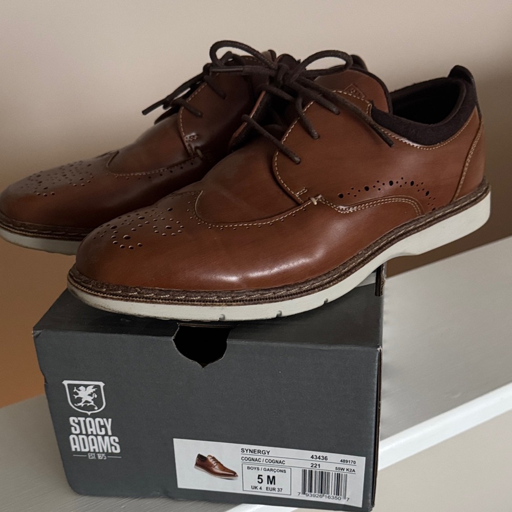 Stacy Adams Synergy Wingtip Oxford BOYS Cognac - 5 M